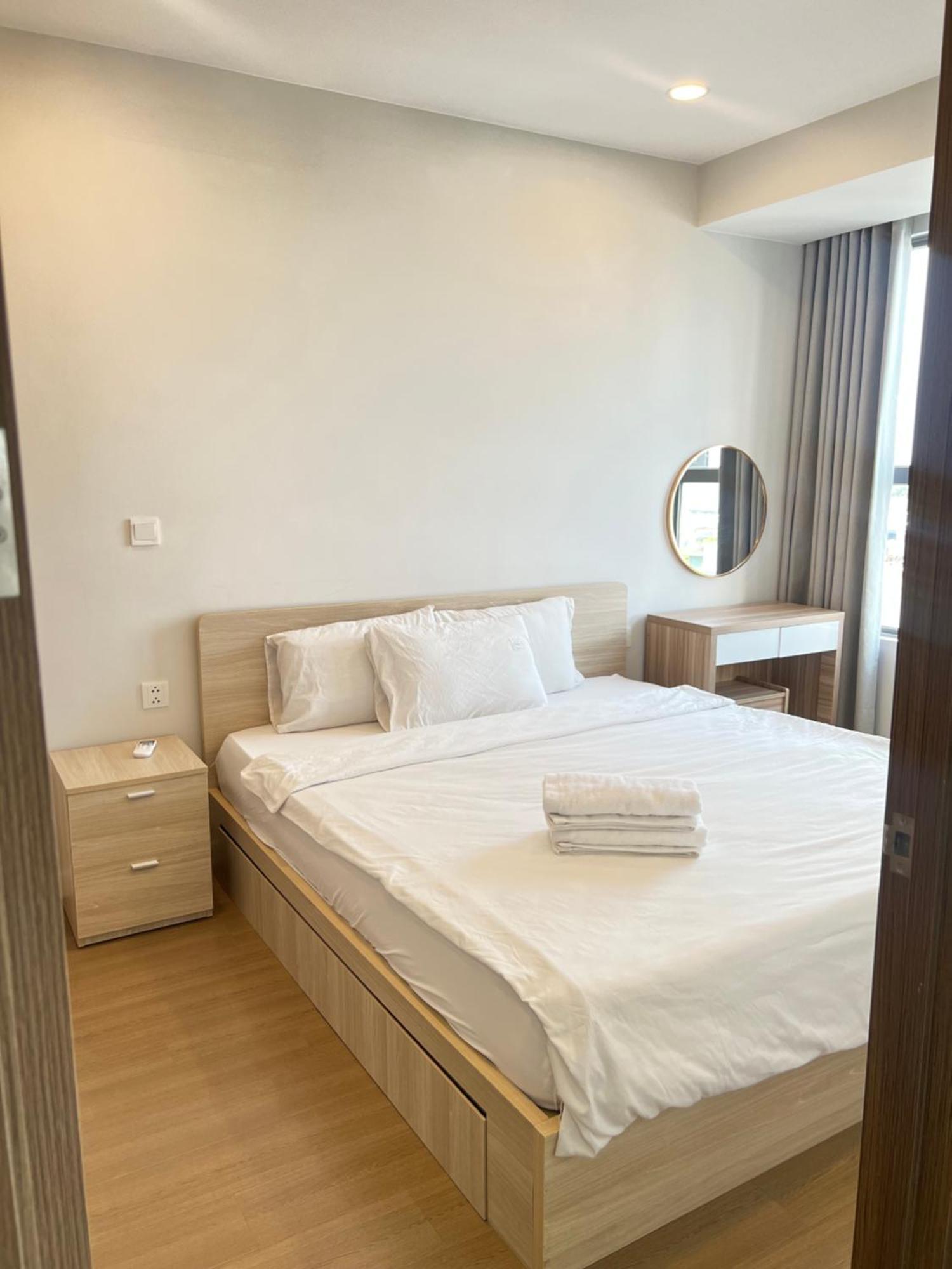 Luxury For Rent- Pool 35th Floor Near Phu My Hung, Secc *